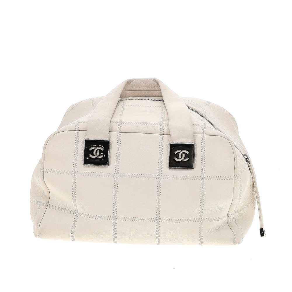 Beautiful Chanel bag. This item is in great condition